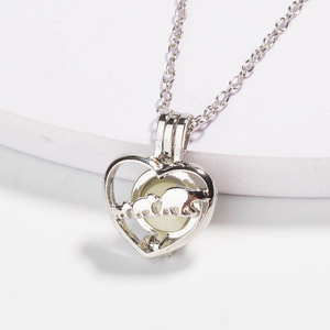 European American Alloy Herzförmige Damen Trendy Love Bear Anhänger Leuchtende Käfig Halskette All-Match Personal isierte Accessoires - Product Image 2