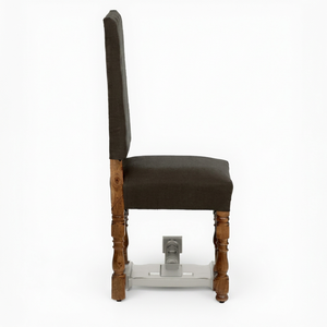 Fauteuil d'appoint élégant en bois sculpté avec assise et dossier rembourrés, pieds tournés et traverses décoratives, style classique vintage - Product Image 3