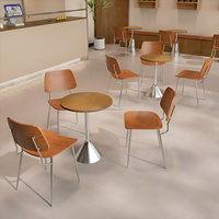 Ensemble de meubles pliables modernes, durables et écologiques en contreplaqué pour cafés et restaurants, idéal pour une utilisation en extérieur dans les hôtels, les écoles, les centres commerciaux et les zones de restauration.