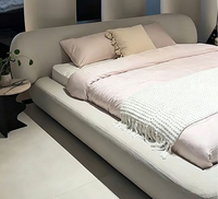 Ensemble de meubles de chambre à coucher modernes de luxe, lit d'hôtel avec pieds en bois, cadre de lit king size ou queen size en cuir capitonné, lit en bois de luxe