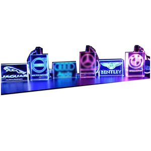 長方形車ブランドキーホルダーLED光レーザー彫刻クリスタルキーリングカスタマイズプロモーション用カラビナー - Product Image 1