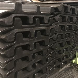 ผู้ผลิตชิ้นส่วนช่วงล่างรถขุด รองเท้าตีนตะขาบ PC200-5 ขนาด 800 มม. 700 มม. สำหรับรถขุดโคมัตสึ - Product Image 4