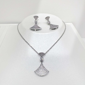 Ensemble de bijoux pour femmes en argent sterling 925 plaqué or, design géométrique, zirconias, style western, pour fêtes et mariages. - Product Image 5