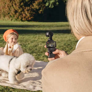 กล้องวิดีโอขนาดกะทัดรัด Osmo Pocket 3 Creator Combo ความละเอียด 4K พร้อมระบบกันสั่น 3 แกน สำหรับการถ่ายวิดีโอบล็อก - Product Image 1