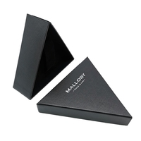 Boîte de présentation rigide noire triangulaire personnalisée avec pelliculage brillant, recyclable, disponible en OEM/ODM pour cadeaux de récompense et utilisation en cérémonie