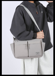 Sac bandoulière japonais tendance en nylon multi-poches avec fermeture éclair |   Sac à bandoulière léger et imperméable de grande capacité - Product Image 5