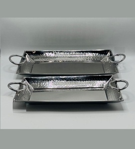 Elegante bandeja rectangular de acero inoxidable con asas para servir alimentos y bebidas - Product Image 4