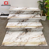 Carrelage mural/sol en porcelaine moderne brillant Goldensteptilefor pour escalier, 470x1200mm, 10mm d'épaisseur, arc circulaire à 180 degrés, marbre