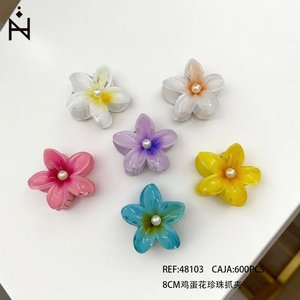 Pince à cheveux en forme de fleur de frangipanier avec perles, 8 cm, pour femmes et filles - Product Image 1