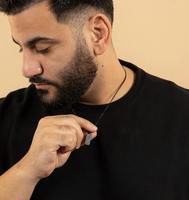 Loveher bijoux et nous vous avons créé en paires étiquettes collier hommes conception 2025 nouveau style en gros nom personnalisé logo islamique 18k