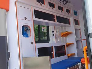 Ambulance à toit haut F0rd avec équipement médical pour le transport et le traitement des blessés et des malades - Product Image 4