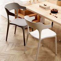 Chaise nordique moderne en plastique pour magasin de thé au lait avec corne, vente en gros de dossier en plastique, chaise de loisirs pour la maison, le bureau et le salon