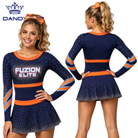 Uniforme de cheerleading personnalisé bleu marine et rose avec strass, haut à manches longues et jupe, logo d'équipe personnalisé pour les filles en compétition