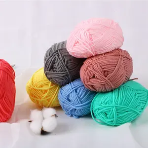 Vente en gros de fil épais doux de différentes couleurs 4ply 5ply 50g fil de coton pour lait de bébé pour chandails au crochet