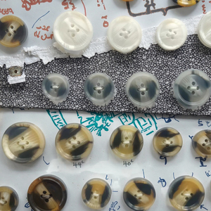 Tùy Chỉnh Lớn 24Mm Vòng 4-Lỗ Nút Quần Áo Với Sequins Trang Trí Hình Chữ Nhật Phong Cách Sừng Nút Phong Cách Chân - Product Image 4