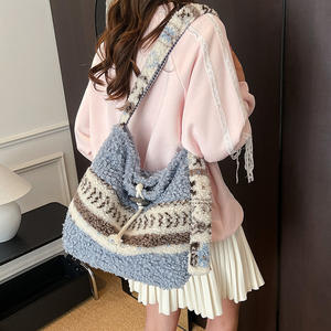 Nuevo Bolso de Mujer de Felpa de Gran Capacidad, Moda Otoño Invierno, Minimalista, Versátil, de un Solo Hombro, Estilo Coreano Retro - Product Image 5