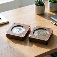 Caja de Almacenamiento de Monedas Individual de Madera de Nogal Maciza Pulida a Mano con Ventana Magnética de Acrílico para Exhibición de Monedas Conmemorativas y Medallas