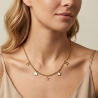 STMN17 Collier ras du cou élégant en acier inoxydable 304 plaqué or avec breloques étoiles en coquillage blanc pour femme