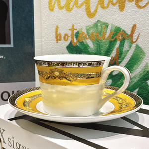 Ensemble de salle à manger de luxe nordique en or, best-seller, avec tasses et soucoupes en céramique inclinées - Product Image 3