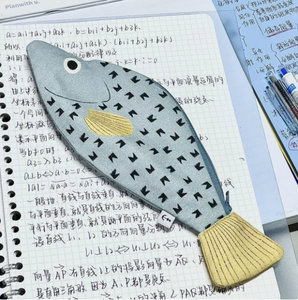 Estuche para Lápices con Cierre de Cremallera de Poliéster con Diseño de Pez Pequeño - Almacenamiento de Papelería Original para Escuelas y Oficinas - Product Image 1