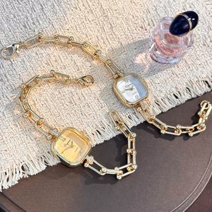 ساعة كوارتز فاخرة بتصميم أنيق مع سوار من الفولاذ المقاوم للصدأ على شكل حرف <span class=keywords><strong>U</strong></span>، ساعات نسائية فاخرة مربعة الشكل، ساعات يد عصرية - Product Image 2