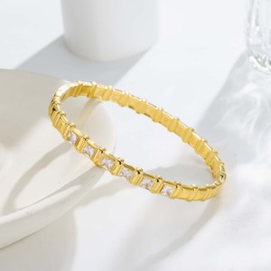 Brazalete de Acero Inoxidable Chapado en Oro de 18K con Zirconia en Forma de Bambú - Joyería de Lujo Ligero y Moderno para Mujer, Ideal para Fiestas - Product Image 4