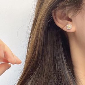 Xinfly - Aretes de Diamantes Clásicos Amarillos de 0.6 Quilates en Oro Sólido de 18 Quilates Au750, Joyería de Moda al por Mayor - Product Image 5