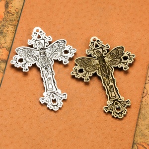Colgante de Filigrana Gótica de Aleación de Zinc con Cruz de Mariposa de la Muerte, 51x37mm, Plata Antigua, para Collar de Halloween Temático de Brujería - Product Image 2