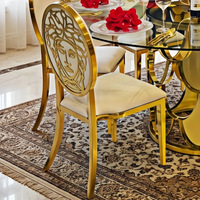 Table à manger en verre transparent de luxe léger, base artistique ajourée en acier inoxydable plaqué or, directement de l'usine de Foshan