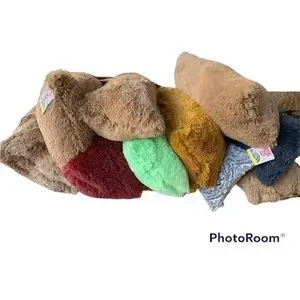 Coussin décoratif Carla Depot en peluche à poils longs 37 cm, couleurs assorties - Product Image 5