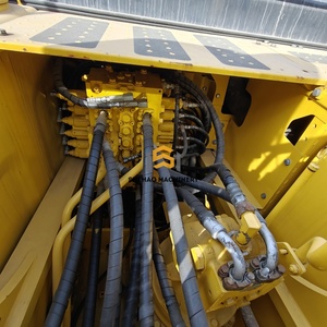 Transport gratuit, faible consommation de carburant, puissante machinerie de construction lourde d'occasion, excavatrice sur chenilles hydraulique Komatsu PC200 d'occasion - Product Image 5