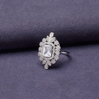 Magnifique collier ras du cou à 5 couches en fausses perles avec pendentif planète, bracelet et ensemble de bijoux 4 pièces en zircon et cuivre pour femme, idéal pour mariage