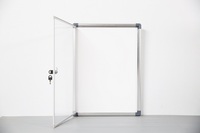 Vitrines verrouillables avec surface en liège/feutre, noyau en carton, porte en acrylique ultra-transparent, cadre en aluminium, certifiées CE