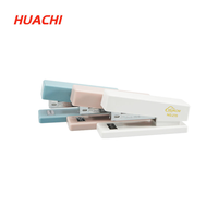 Agrafeuse manuelle personnalisable en plastique bleu, papeterie de bureau standard, capacité d'agrafage 24/6, 50 agrafes pour 20-25 feuilles HUACHI