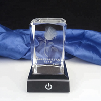 Promotion d'usine Petit cube en verre de cristal vierge pour gravure laser 3d et impression UV avec lampe en plastique led pour cadeaux d'affaires