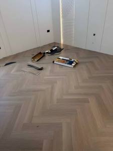 Pavimento SPC Premium 4mm-12mm Click-Lock Impermeabile Resistente all'Usura Effetto Marmo e Legno in Vinile per Casa, Commerciale e Hotel - Product Image 3
