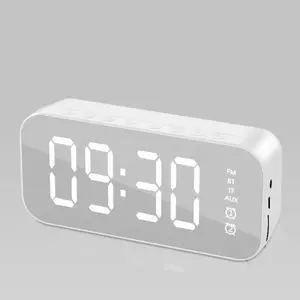 Pequeño reloj despertador digital LED colorido con repetición, fácil de operar, atenuador de brillo de rango completo, volumen de alarma ajustable