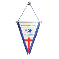 Drapeaux triangulaires en satin de haute qualité, personnalisés, en gros, drapeaux en tissu satiné brodés