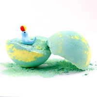 Offre Spéciale de marque privée OEM bain naturel Fizzis Spa soins du corps 100g bombe de bain avec jouet à l'intérieur pour les enfants