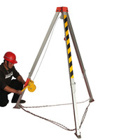 Trépied de sauvetage télescopique en alliage d'aluminium avec treuil de 1200/1800 lb Manivelle de levage pour un espace limité Structure de support triangulaire