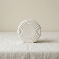 Diffuseur d'arômes minimaliste écologique en pierre de plâtre texturée ondulée faite à la main pour huiles essentielles à suspendre