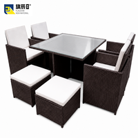 Ensemble de salle à manger d'extérieur 9 pièces en rotin PE, table carrée en verre, 4 fauteuils, 4 poufs cubes, pour patio et jardin