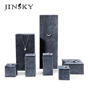 Support de présentation de bijoux JINSKY haut de gamme en velours gris pour comptoir, bagues et présentation en magasin - Product Image 4