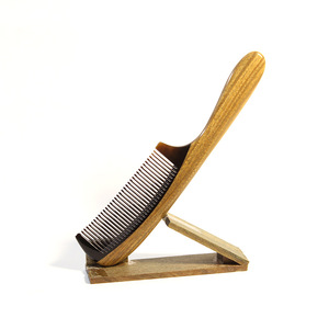 Peine para el cabello de sándalo de 15-20 cm, hecho a mano para adultos y niños, para uso en masajes. - Product Image 5