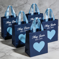 Sacs cadeaux en papier bleu marine personnalisés GB22 pour adultes avec poignée en ruban de satin, impression de nom personnalisée