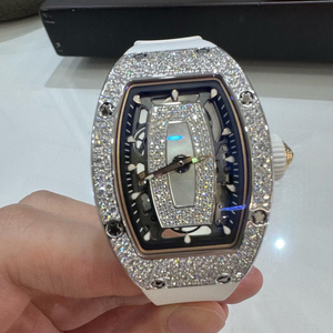 Montre de luxe pour femme entièrement sertie de diamants, montre mécanique automatique squelette, boîtier tonneau, cadran squelette, montre élégante avec diamants - Product Image 1