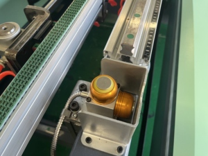 Línea de Producción con Rodillo Transportador y Máquina CNC para Orificios de <span class=keywords><strong>Bisagra</strong></span> de Cerraduras Automáticas, Centro de Procesamiento de Paneles de Puertas de <span class=keywords><strong>Doble</strong></span> Cara - Product Image 2
