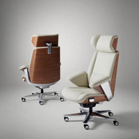 Chaise de bureau de direction luxueuse avec design ergonomique rotatif, dotée d'un coussin d'air et d'un panneau en cuir de noyer