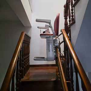 Elevador de Escaleras Curvo para Personas Mayores con Mecanismo de Tracción de Aleación de Aluminio de Alta Resistencia que Facilita Subir y Bajar Escaleras - Product Image 3