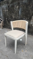 Chaises d'extérieur, chaises de jardin pour la cour, tables de repas d'extérieur, chaises